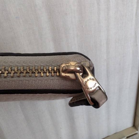 Coach Print Wallet - Picture 9 of 16